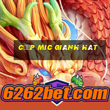 cướp mic giành hát